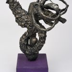 隠れる希望／30×20×14㎝／粘土・針金・木・彩色