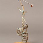 努力の行方／20×39×17cm／粘土・木・ガラス・針金