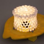 蜂蜜／11×20×23cm／紙・木・アクリル絵の具