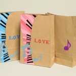 LOVE／24×16×6cm／紙袋・アクリル絵の具