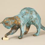 何にじゃれているの？／10×38×17cm／粘土・消しゴム・塗装