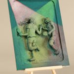 私が輝くとき「ハイタッチ!」／35×22×17cm／粘土・木・彩色