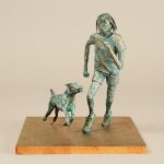 犬と走る私／25×20×20cm／粘土・木・針金・彩色