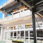 少し古い校舎／54×39㎝／アクリル絵の具